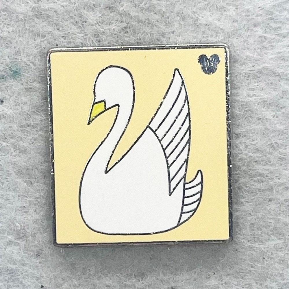 🔮 5/$25 Disney World Swan Boat Pin
